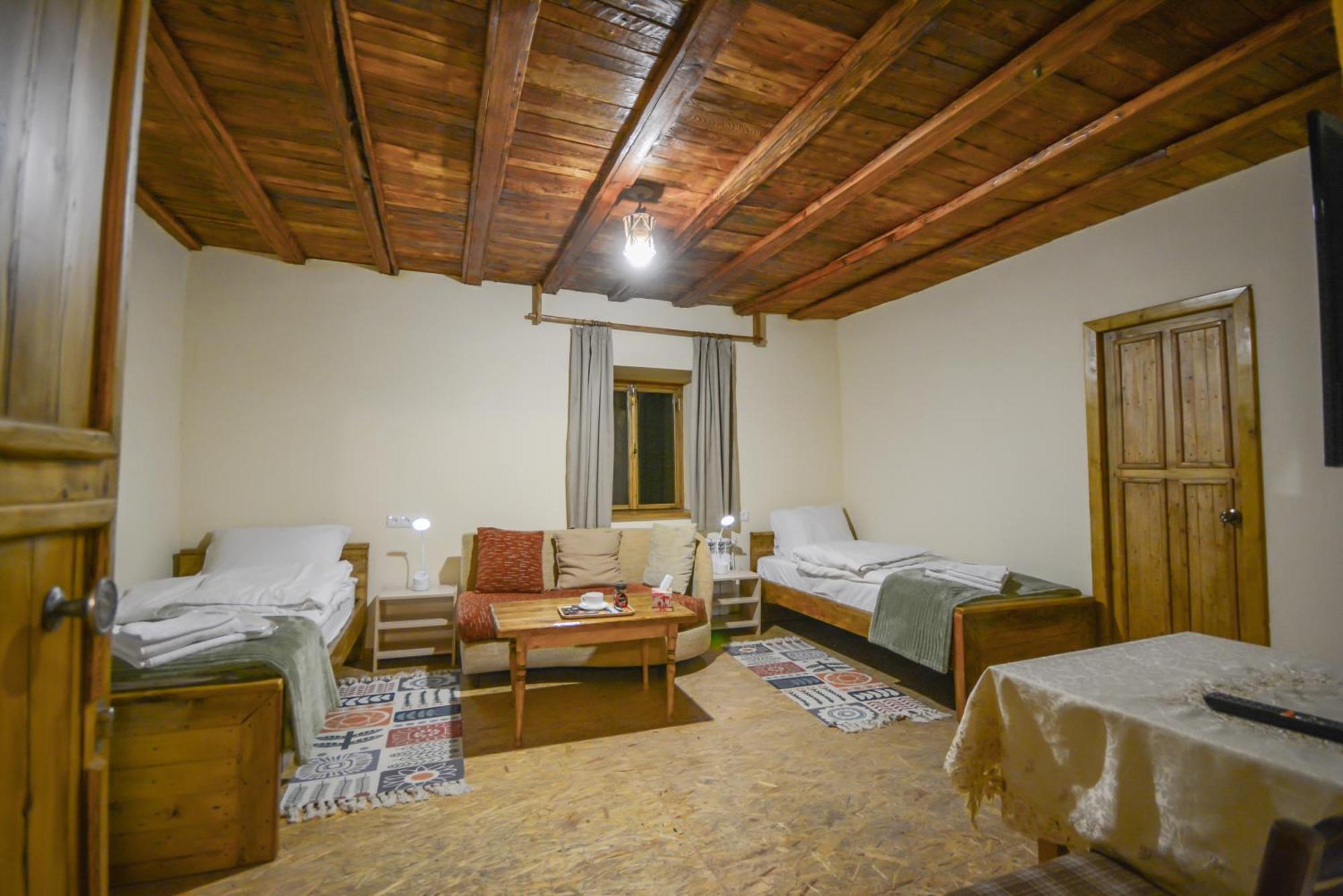 Eleven - 11 Hotel Yeghegnadzor Exterior photo